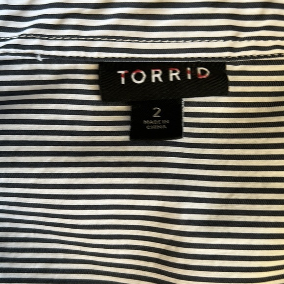 Torrid poplin button front shirt sz2x - Picture 7 of 12